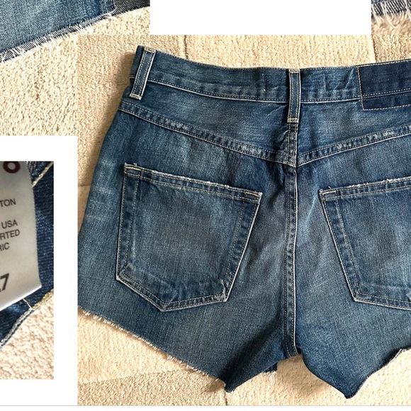 AMO
Denim short shorts
Frayed with slits
Button Fly
Size 27 - Picture 3 of 6